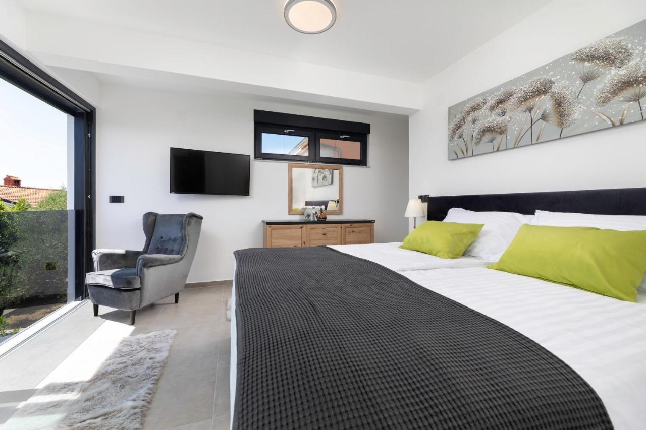 Luxury Villa Adria Apartments Krk Town Buitenkant foto