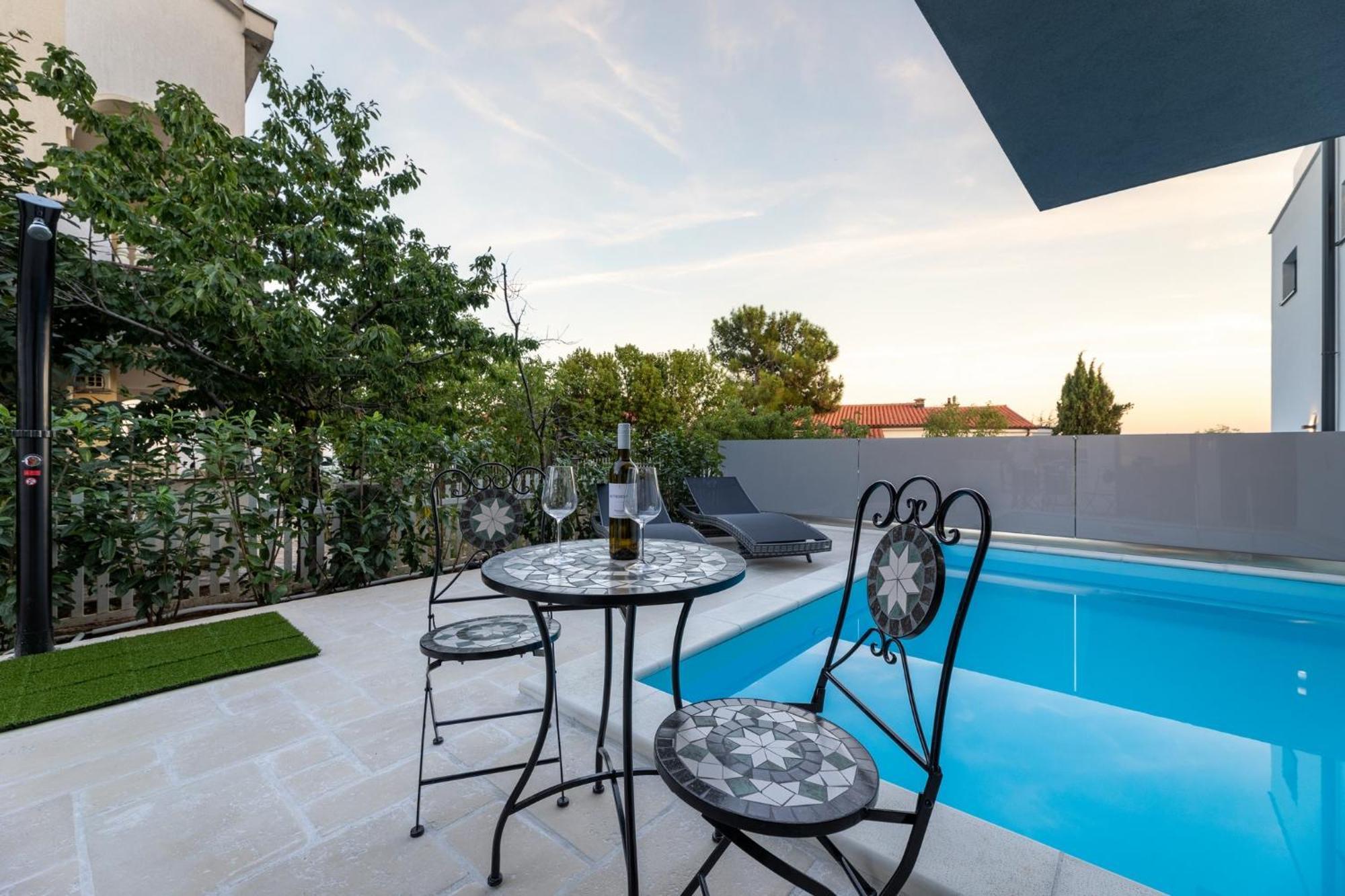 Luxury Villa Adria Apartments Krk Town Buitenkant foto